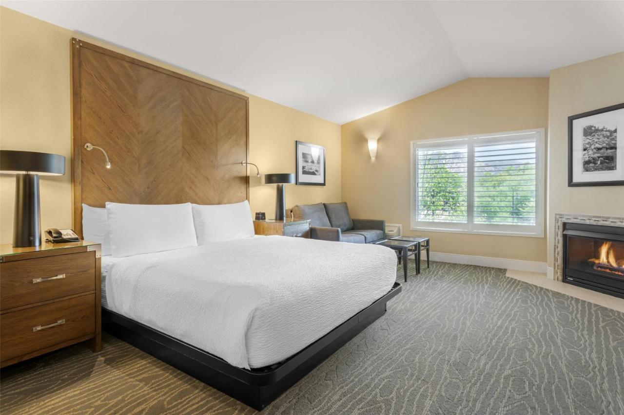King Suite with Fireplace - Non-Smoking at Best Western Plus Stevenson Manor