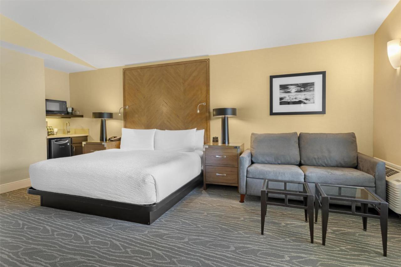 King Suite with Fireplace - Non-Smoking at Best Western Plus Stevenson Manor