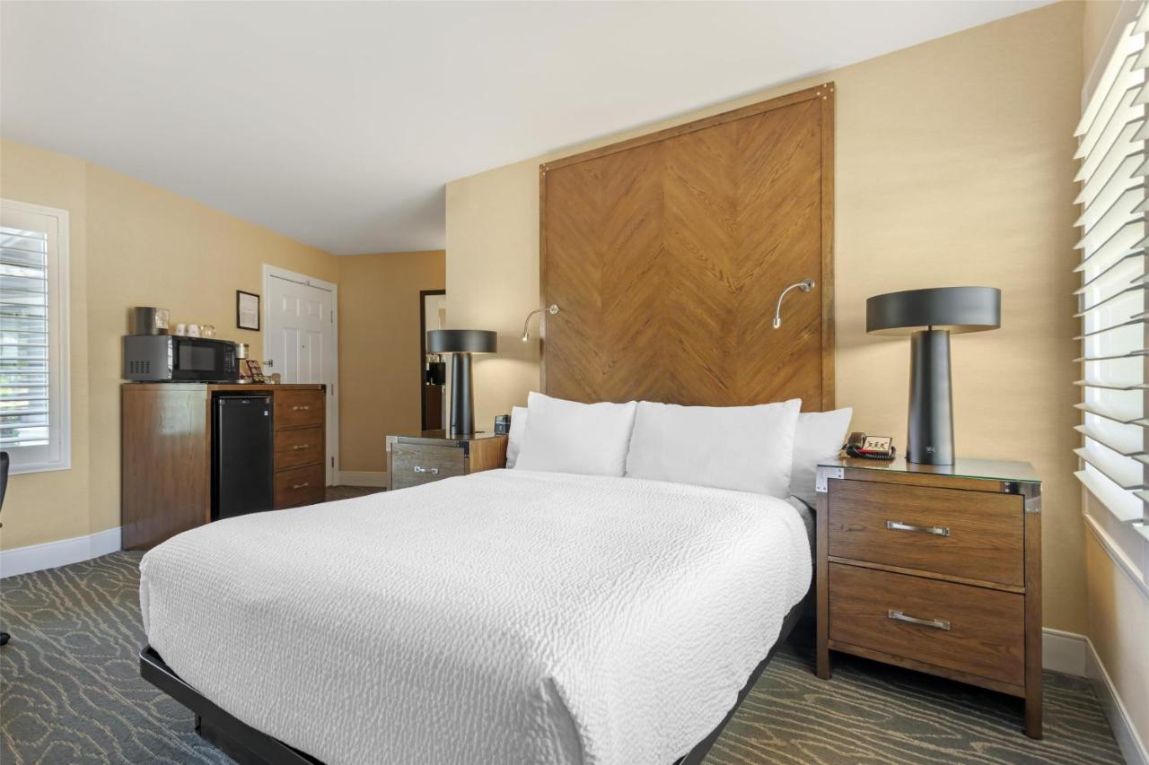 Standard Queen Room at Best Western Plus Stevenson Manor
