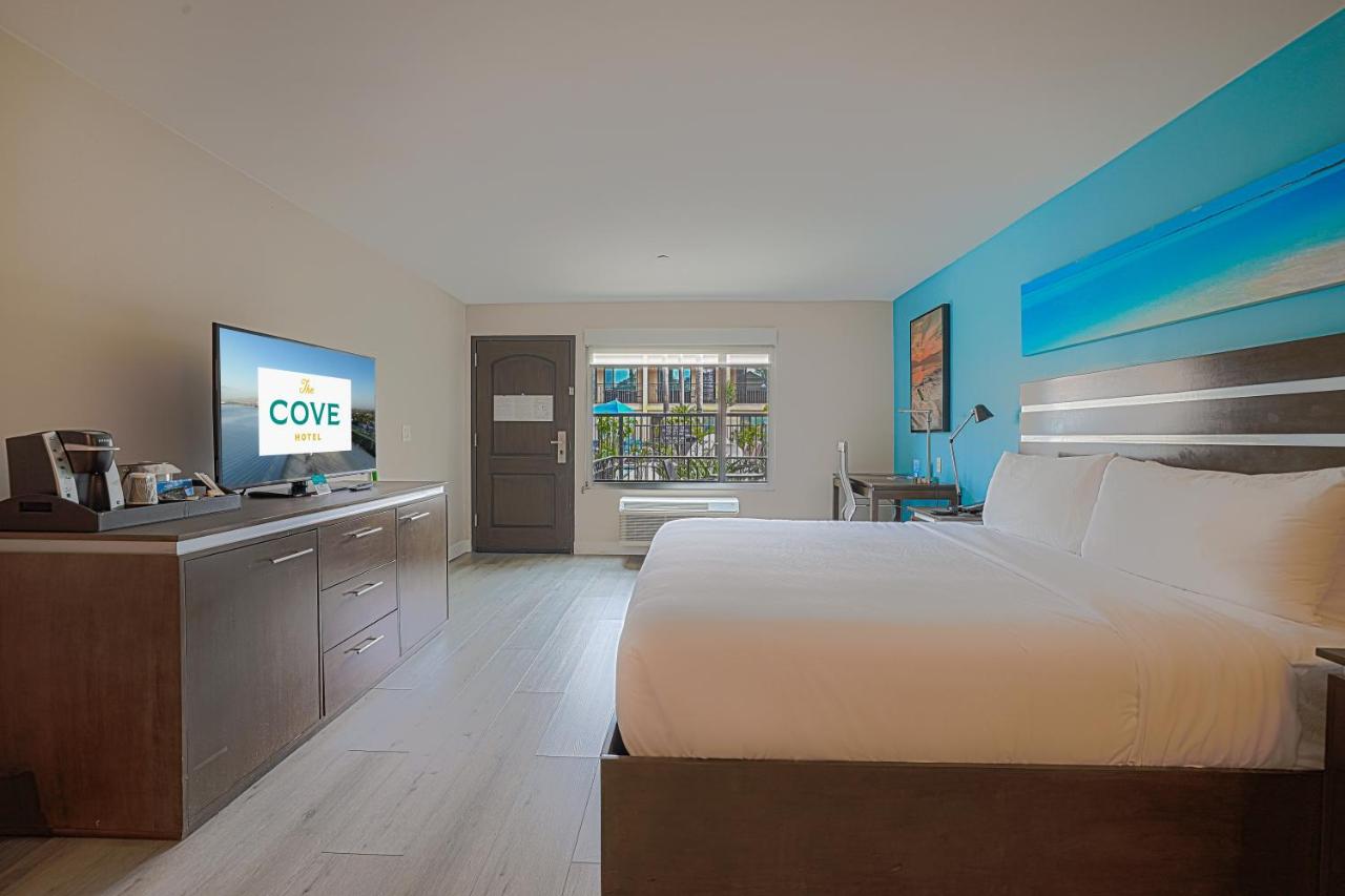 Standard Room, 1 King Bed, Non-Smoking at The Cove Hotel, Long Beach