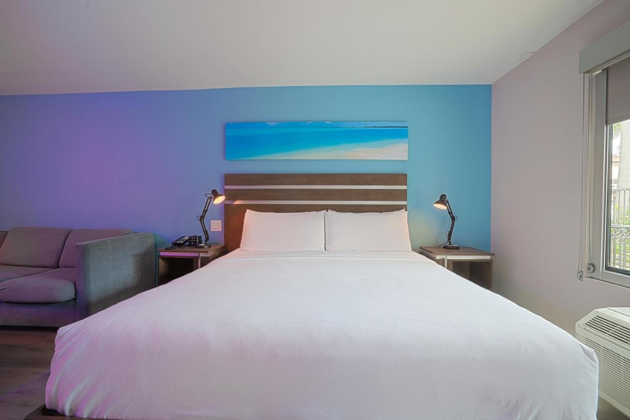 Deluxe Room, 1 King Bed with Sofa Bed, Non-Smoking at The Cove Hotel, Long Beach