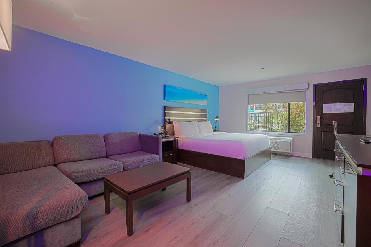Deluxe Room, 1 King Bed with Sofa Bed, Non-Smoking at The Cove Hotel, Long Beach