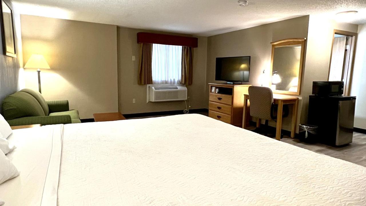 | Super 8 by Wyndham St. Clair MO