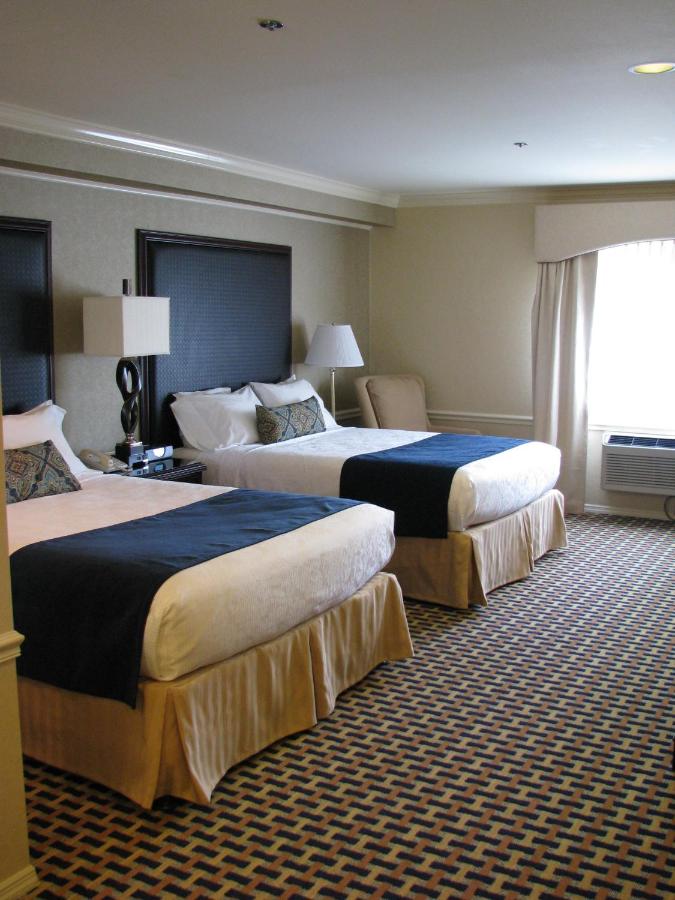 Deluxe Queen Room with Two Queen Beds - Non Smoking at Best Western Plus Puyallup Hotel