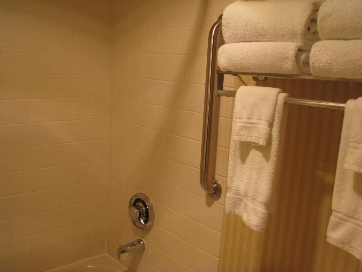 Deluxe Queen Room with Two Queen Beds - Non Smoking at Best Western Plus Puyallup Hotel