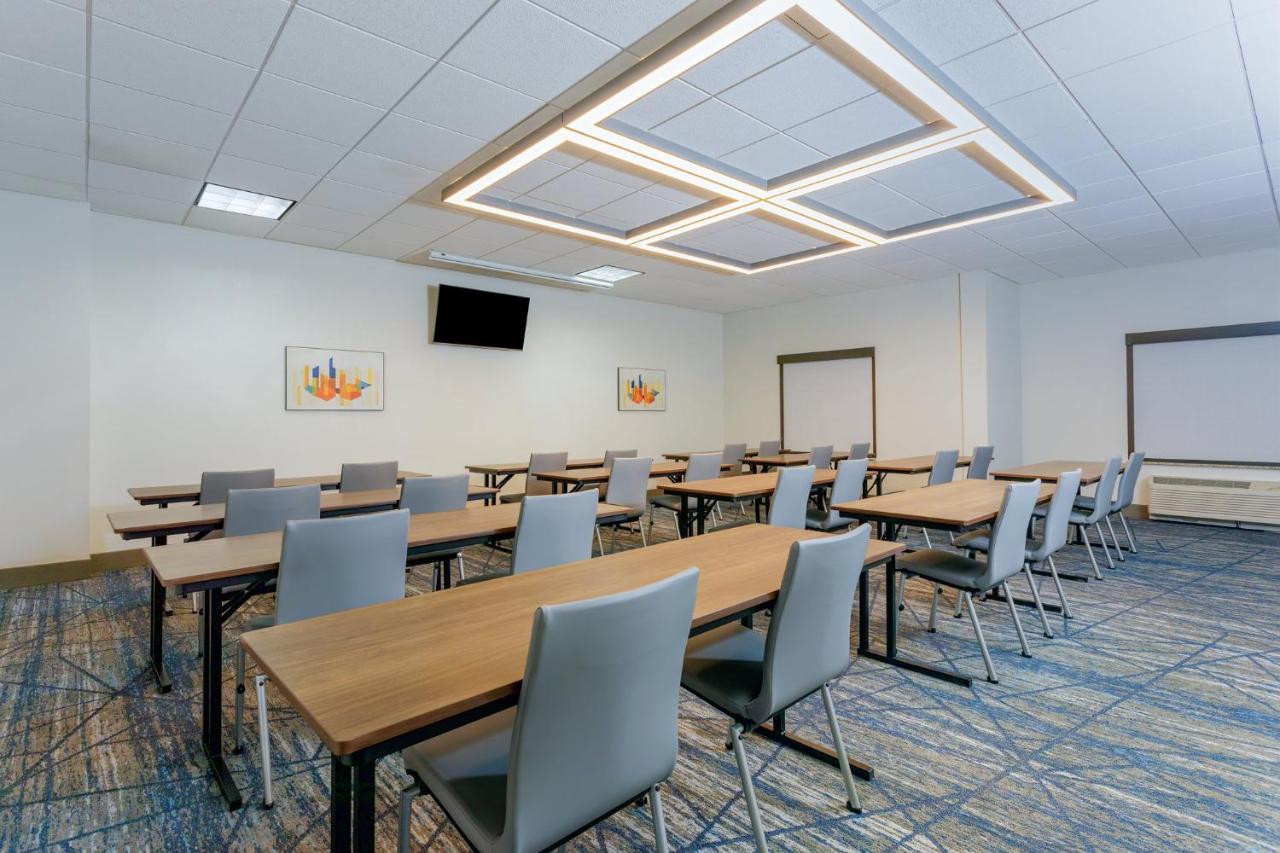 | Holiday Inn Express Hotel & Suites Ocoee East, an IHG Hotel