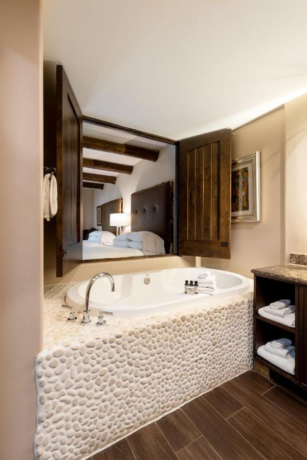 | El Monte Sagrado Living Resort & Spa