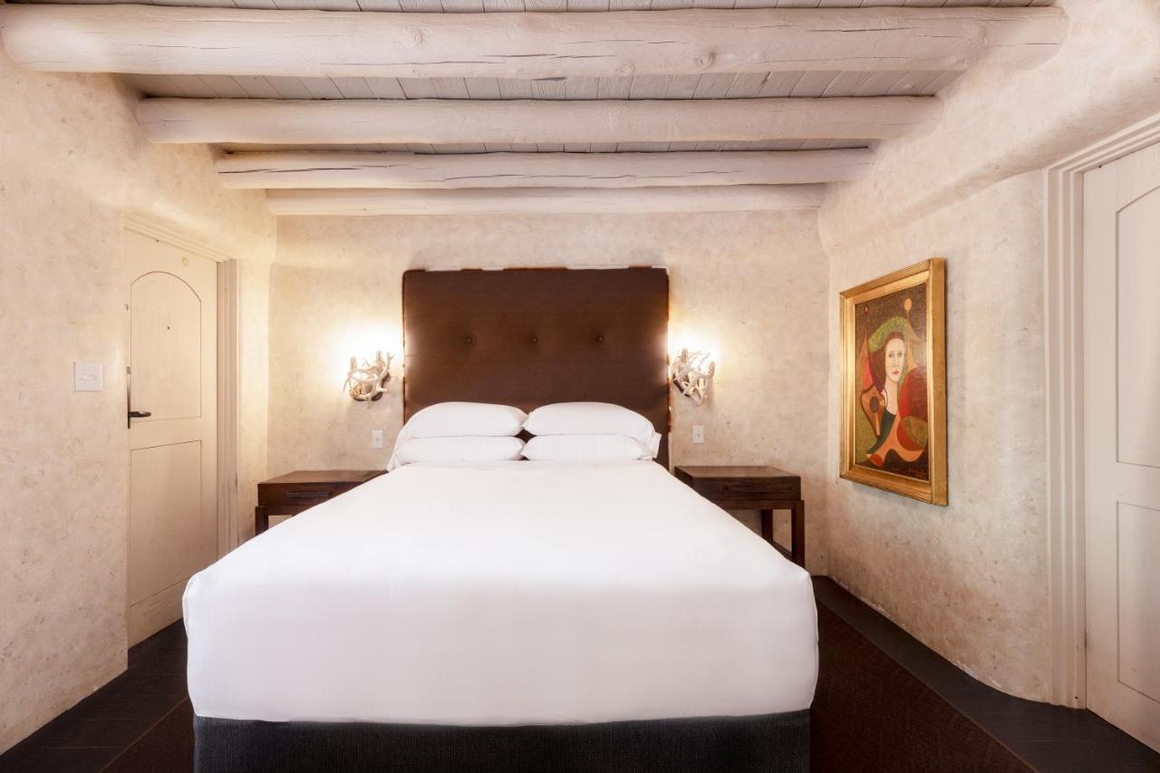Deluxe Queen Room at El Monte Sagrado Living Resort & Spa