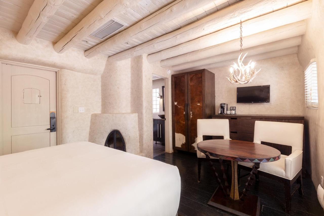 Deluxe Queen Room at El Monte Sagrado Living Resort & Spa