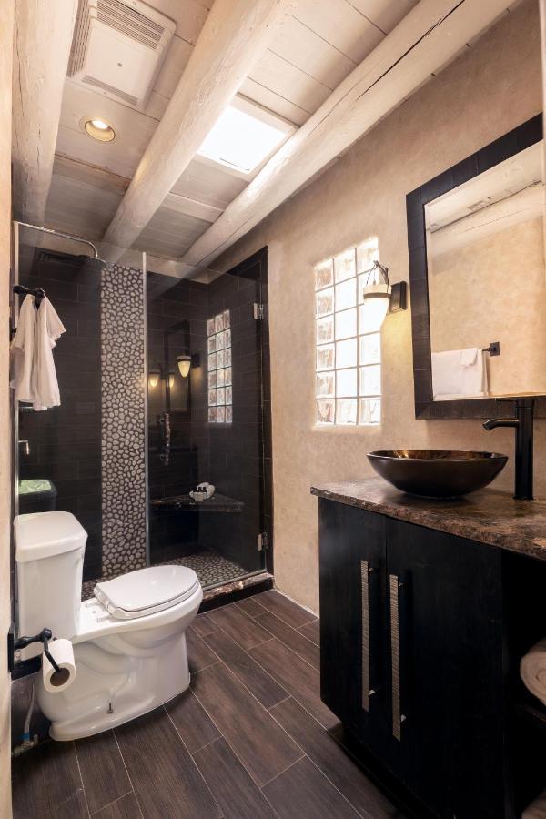 Deluxe Queen Room at El Monte Sagrado Living Resort & Spa