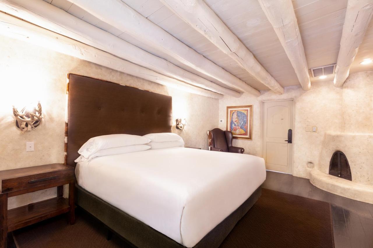 Deluxe Queen Room at El Monte Sagrado Living Resort & Spa