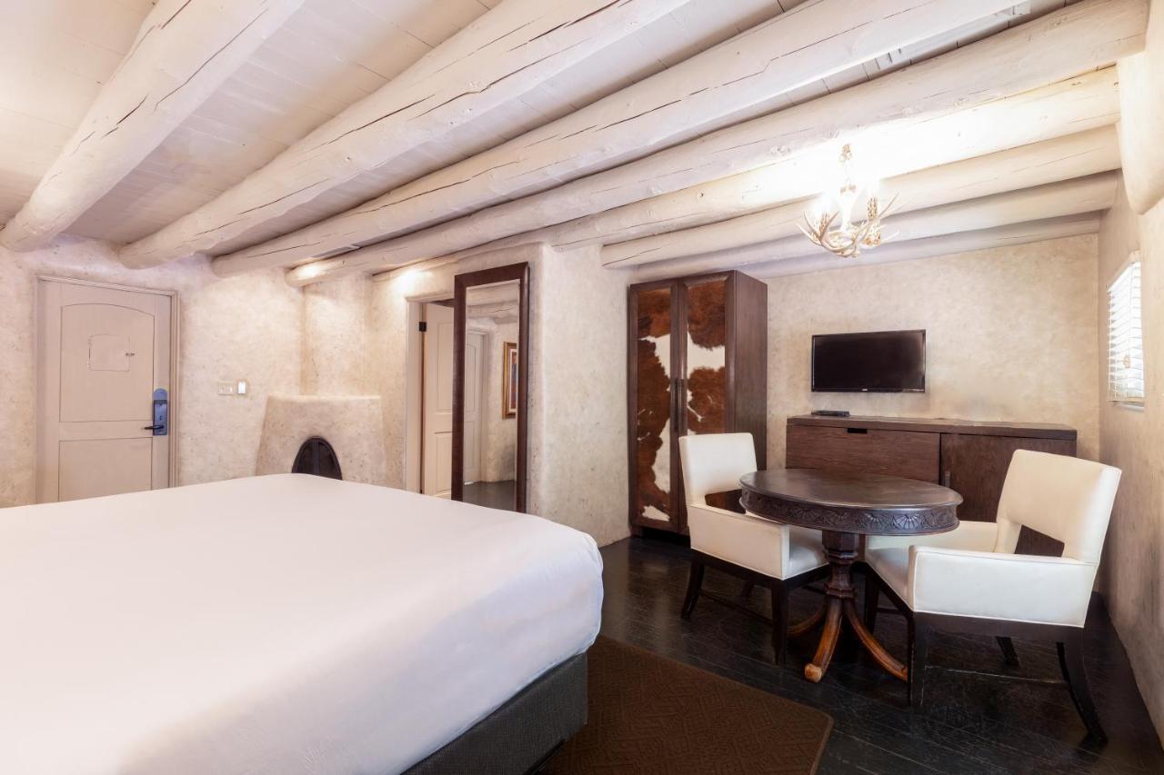 Deluxe Queen Room at El Monte Sagrado Living Resort & Spa