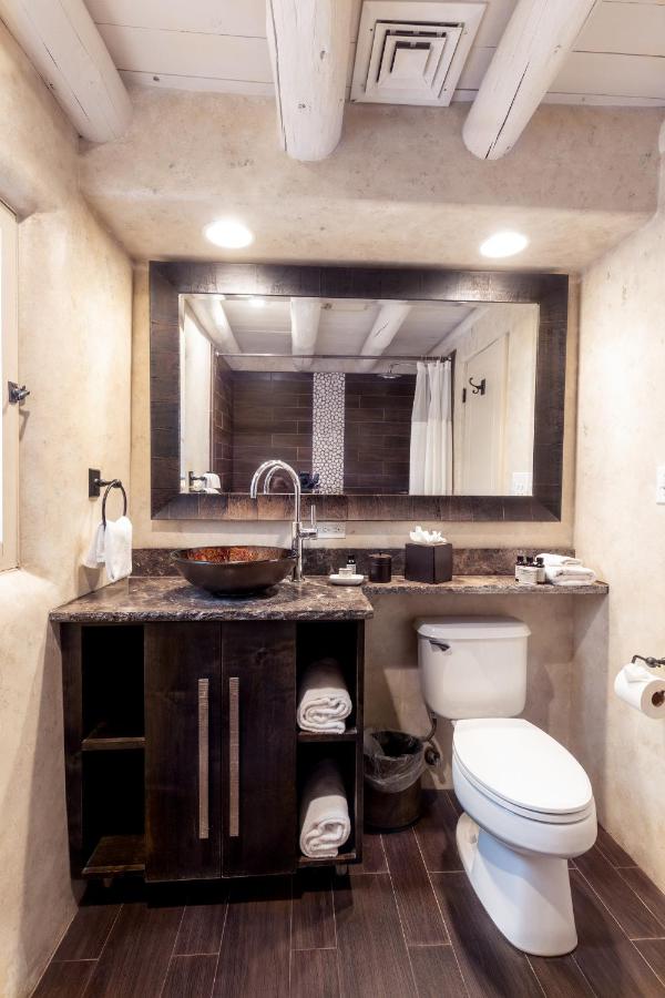 Deluxe Queen Room at El Monte Sagrado Living Resort & Spa
