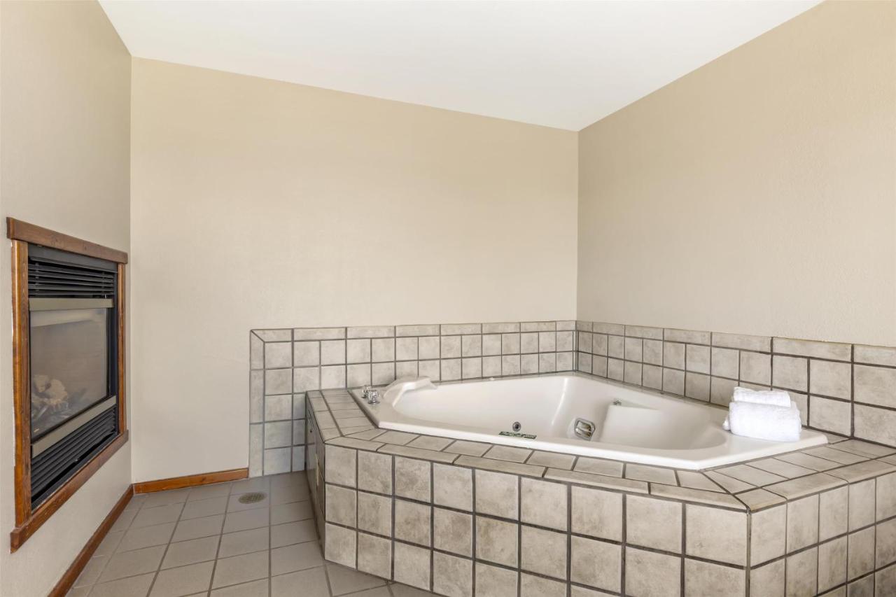  | Best Western Plus Riverfront Hotel and Suites