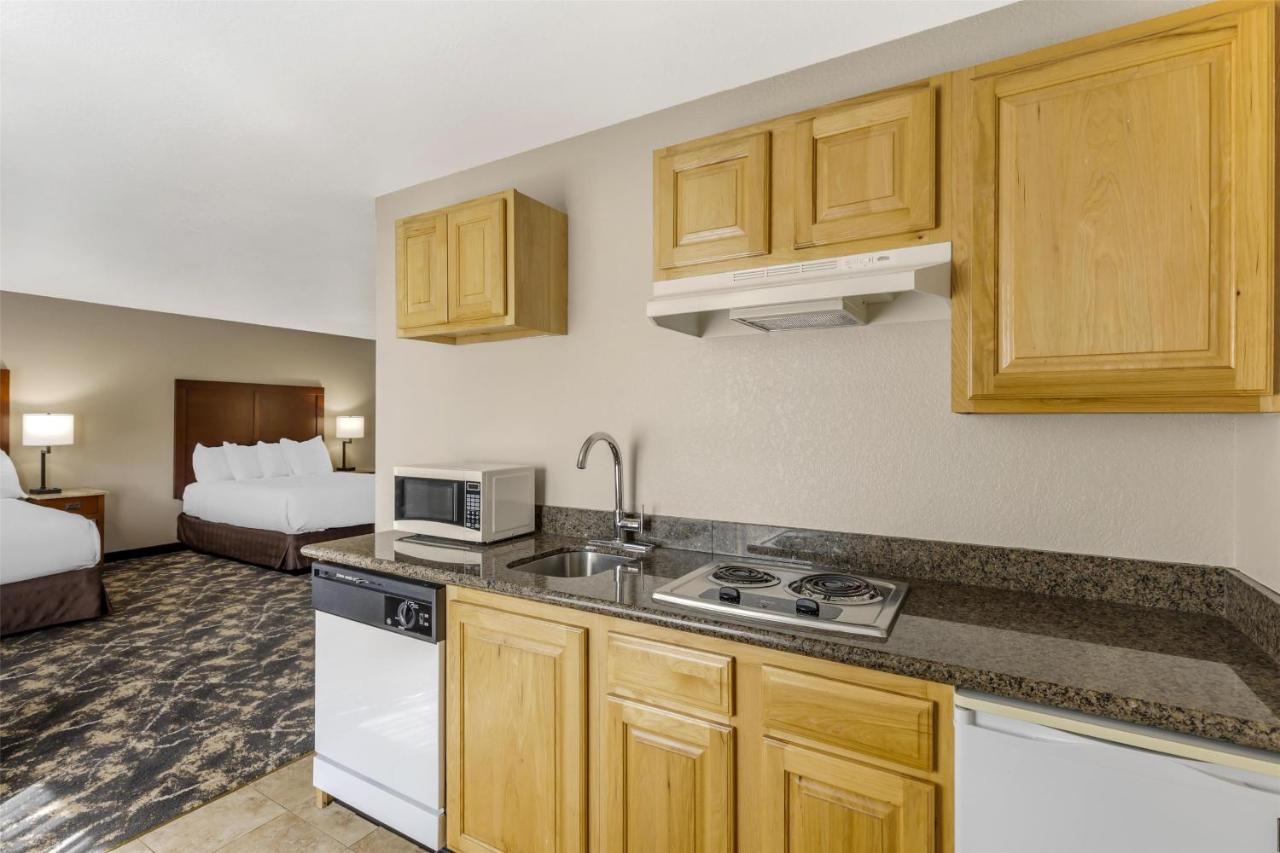  | Best Western Plus Riverfront Hotel and Suites