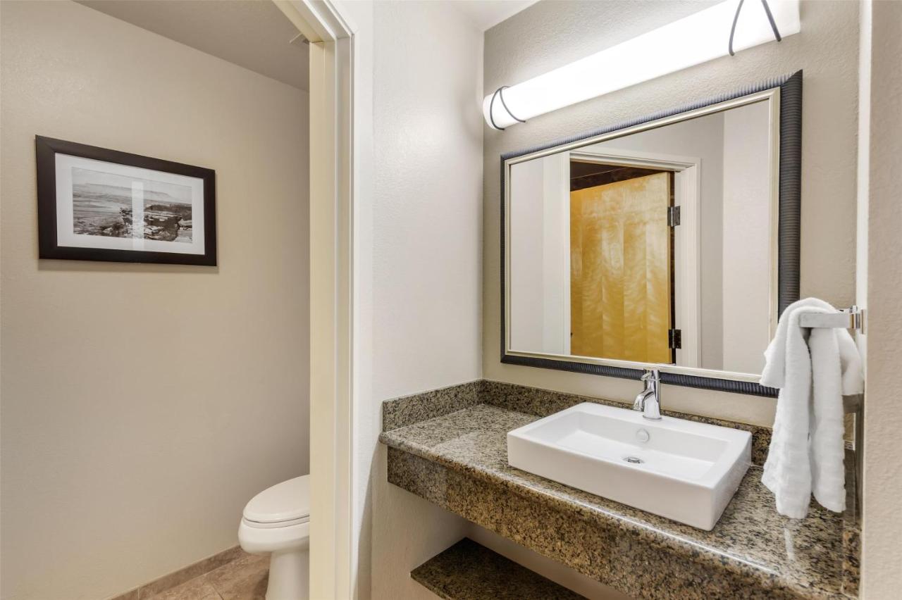  | Best Western Plus Riverfront Hotel and Suites