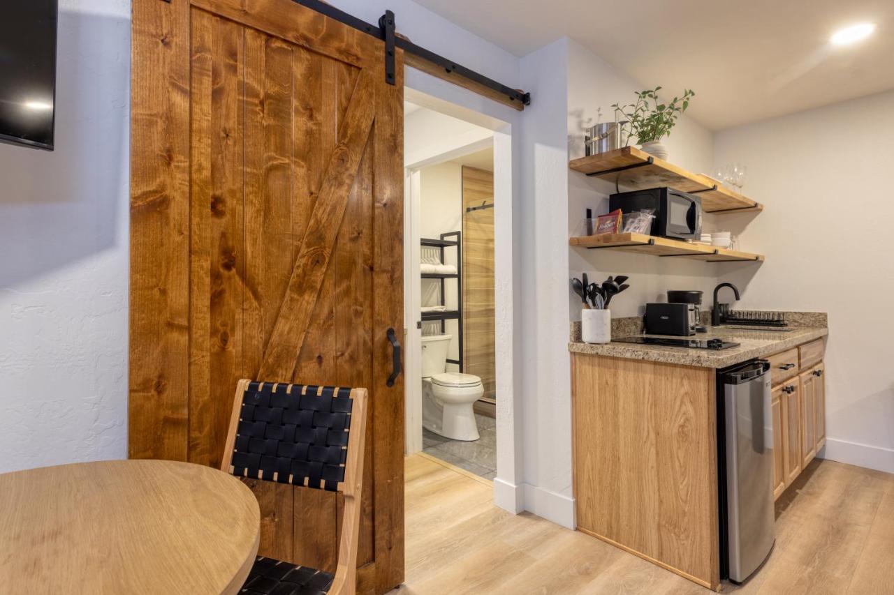 | TimberLodge Inn
