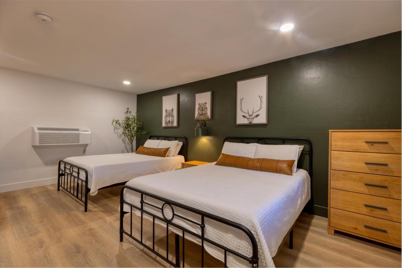 | TimberLodge Inn