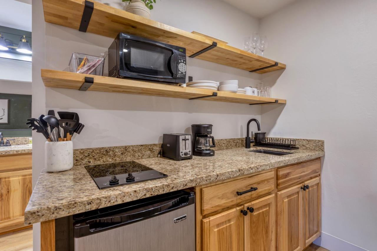 | TimberLodge Inn
