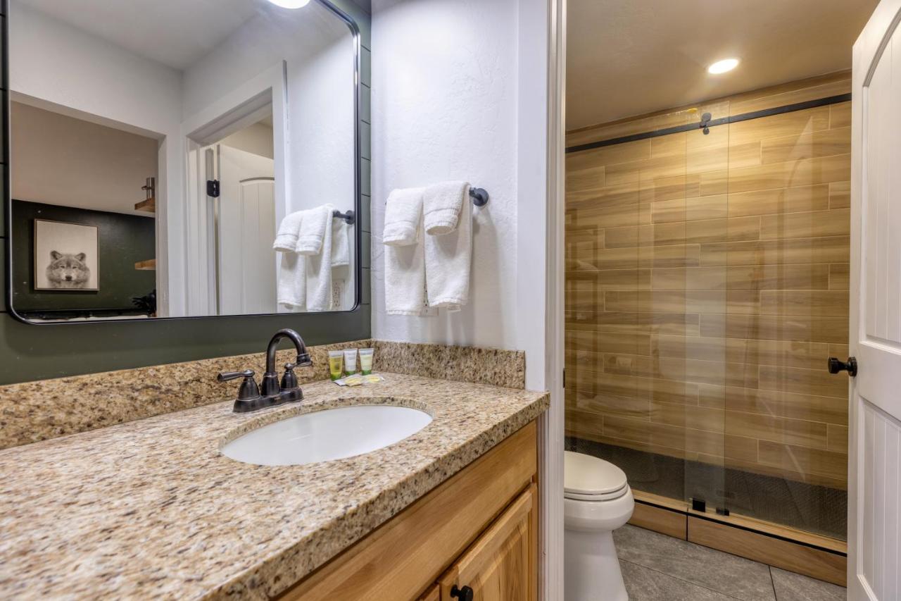| TimberLodge Inn