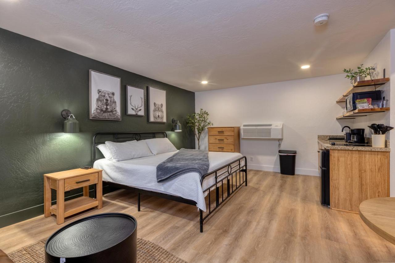  | TimberLodge Inn