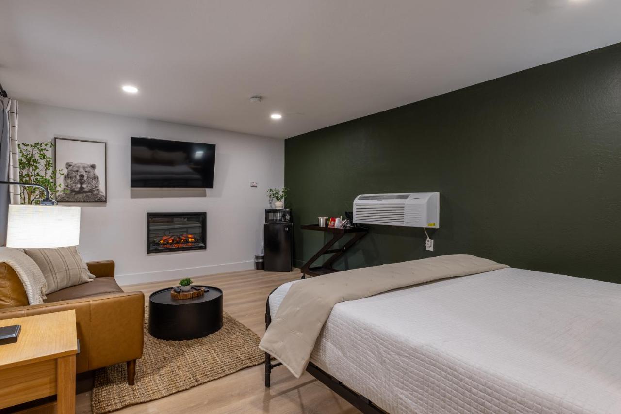 | TimberLodge Inn
