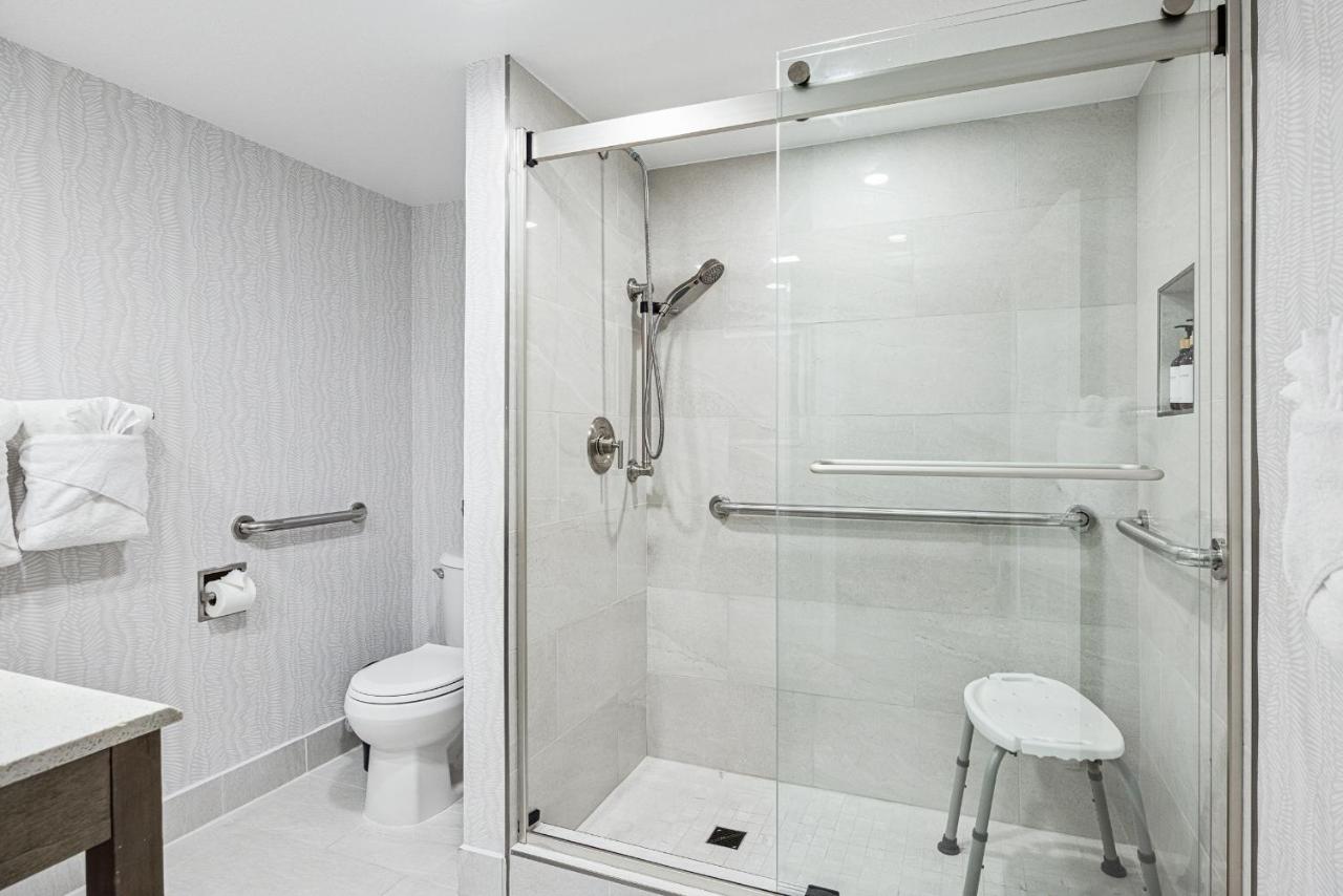 | 456 Embarcadero Inn & Suites