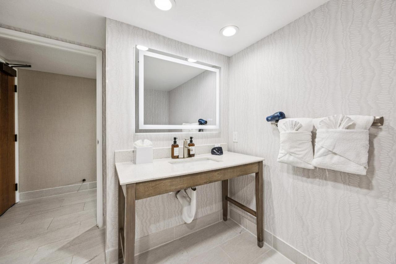 Executive Queen Room with Two Queen Beds at 456 Embarcadero Inn & Suites