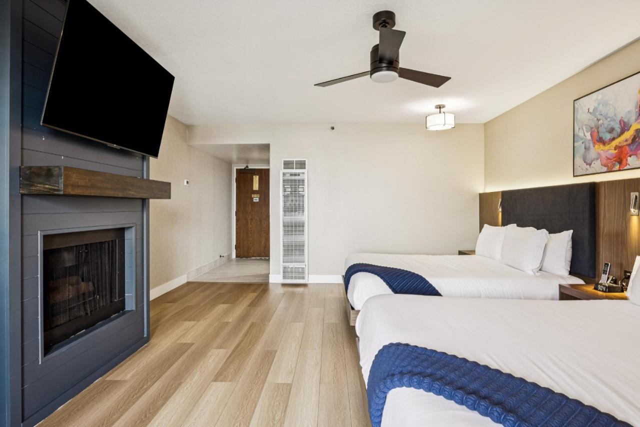 Room #42984619 at 456 Embarcadero Inn & Suites
