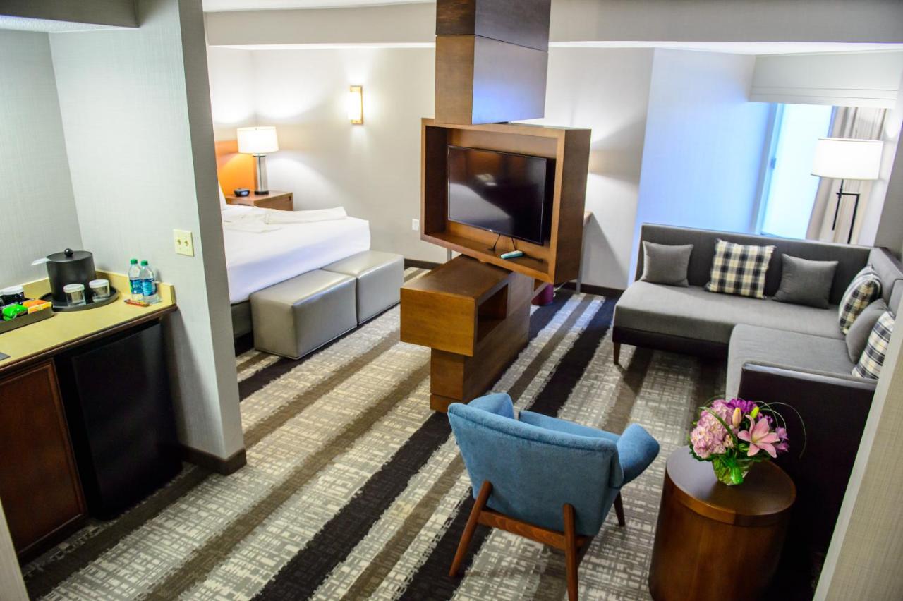 | Crowne Plaza Hotel Dulles Airport, an IHG Hotel