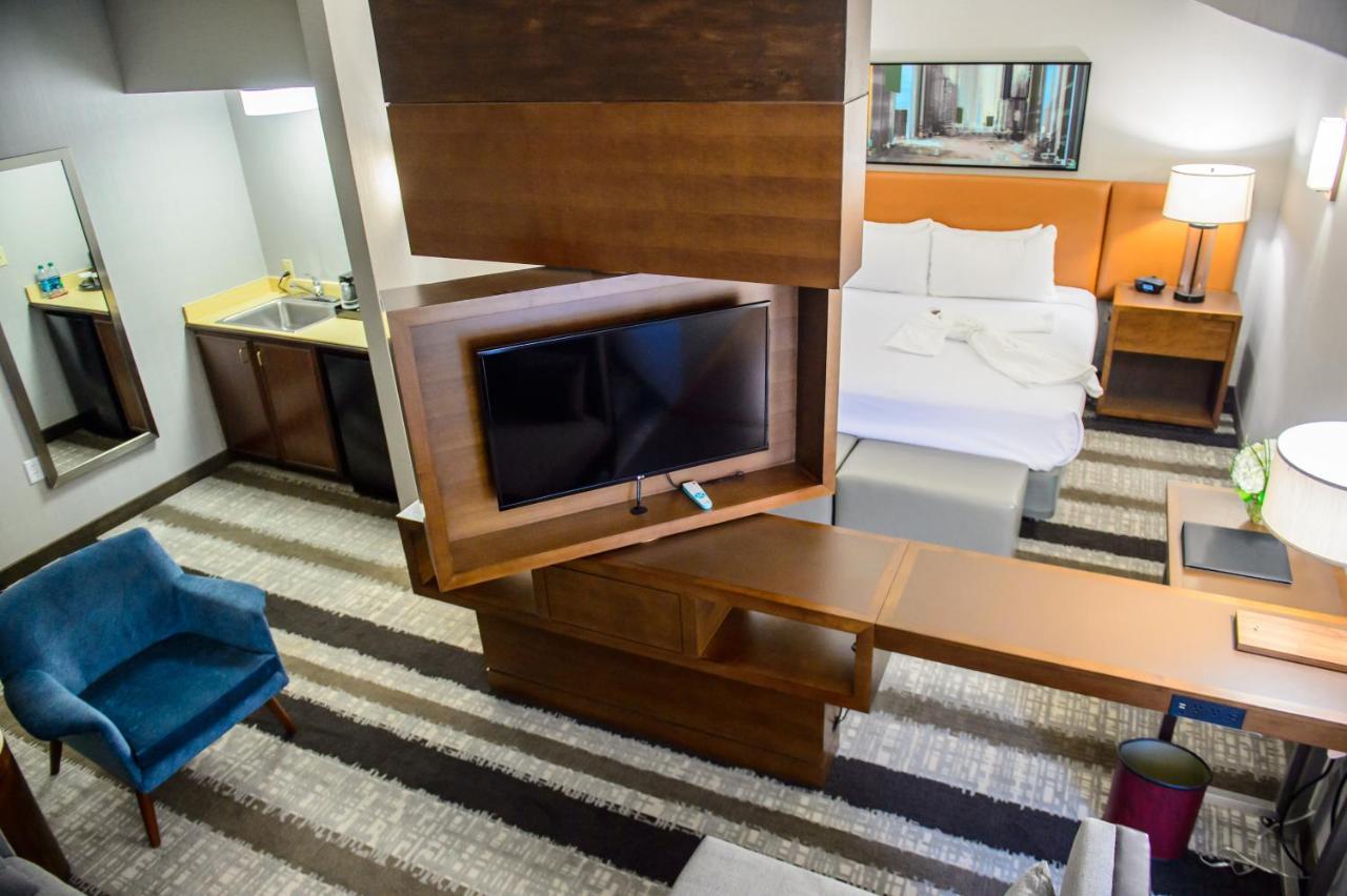 | Crowne Plaza Hotel Dulles Airport, an IHG Hotel