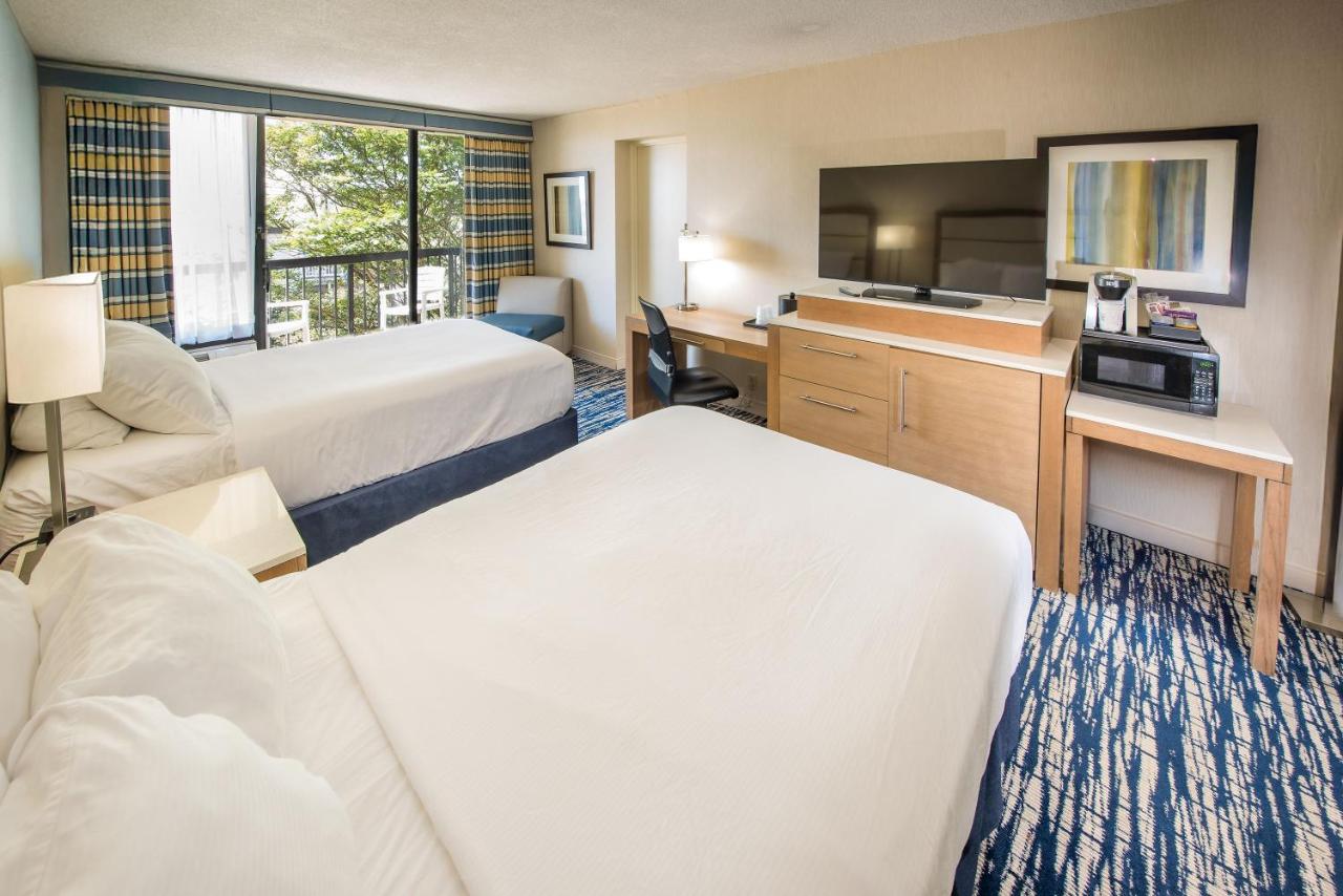 Deluxe Room with Two Double Beds at Wyndham Virginia Beach Oceanfront