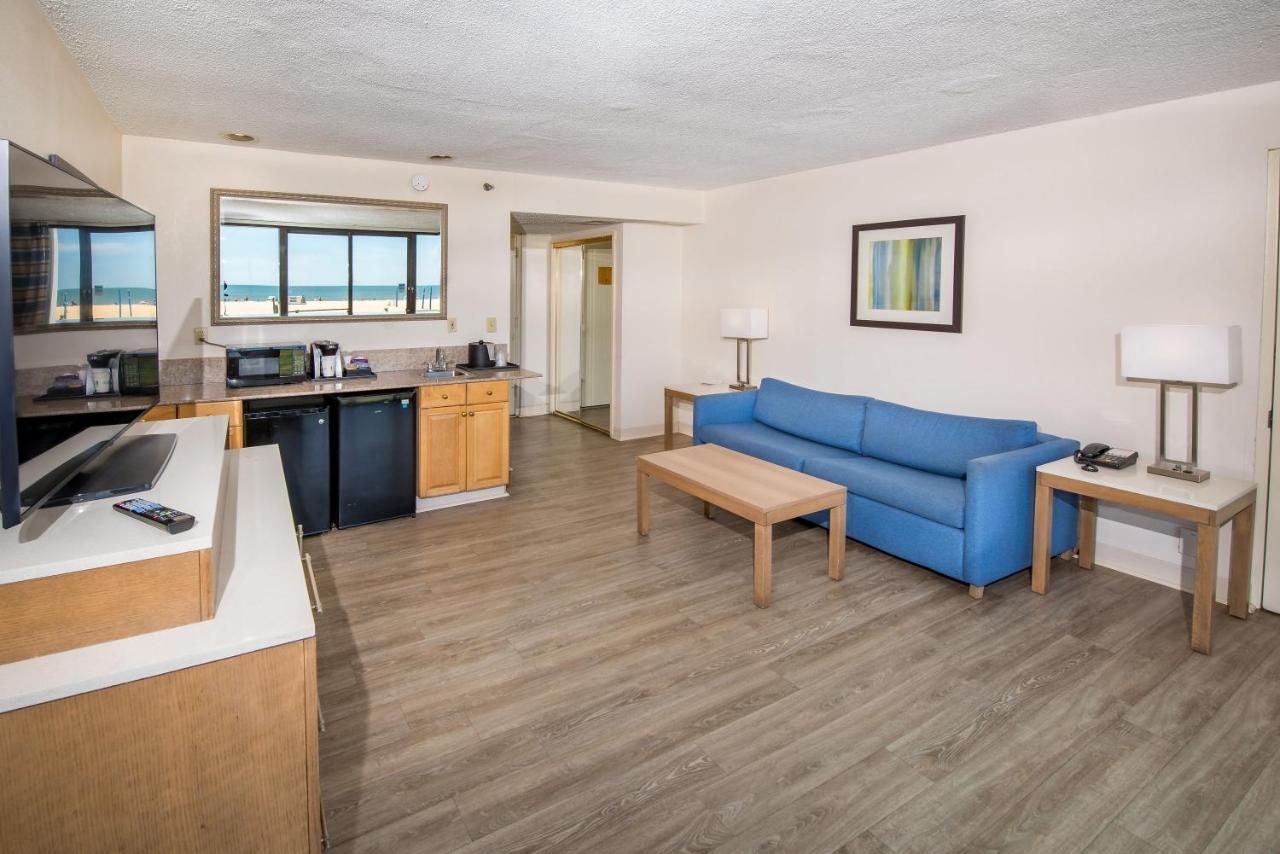 Oceanfront 1 King One Bedroom Suite 1st Floor at Wyndham Virginia Beach Oceanfront