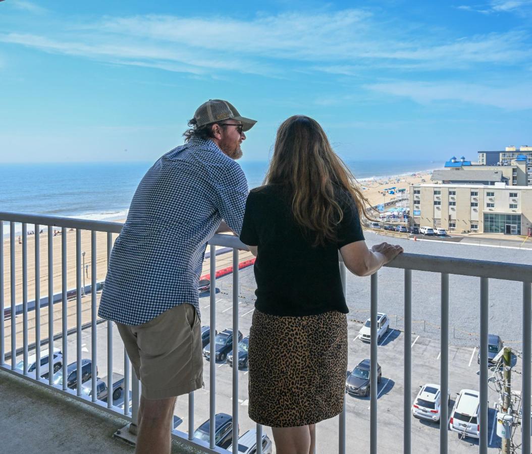 Deluxe Suite with Sea View at Commander Hotel & Suites