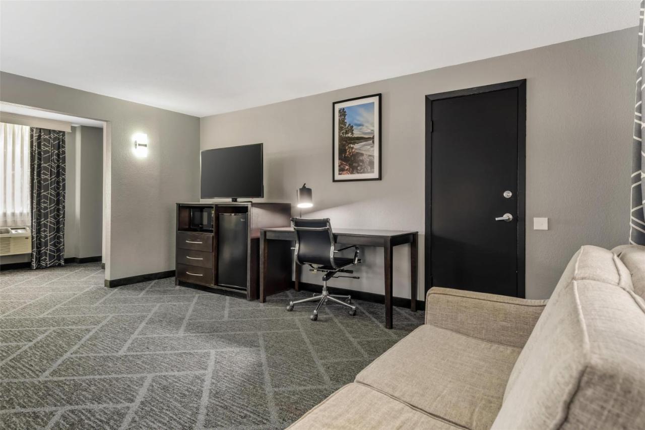 Executive King Room with Pool View at Best Western Rochester Hotel Mayo Clinic Area/St. Mary's