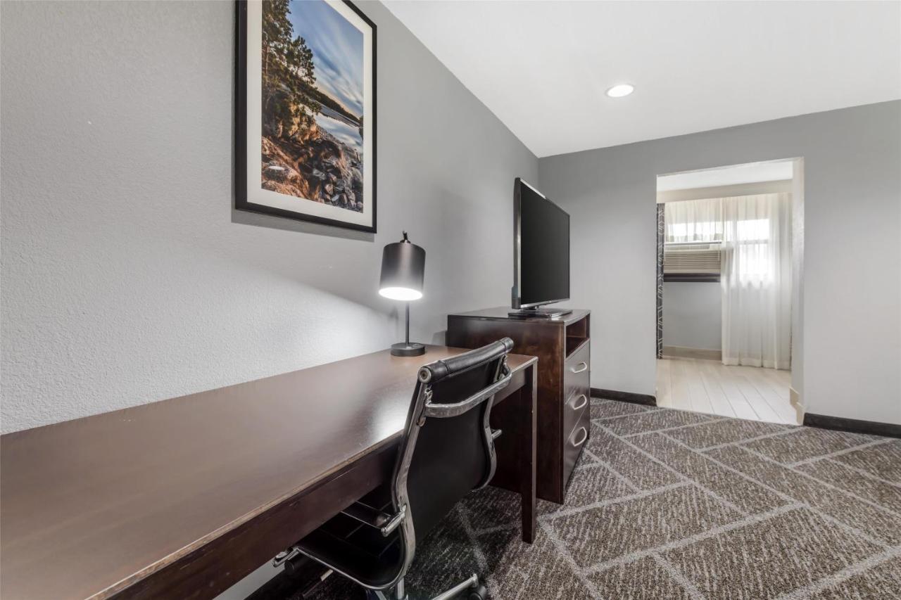 King Room with Single Sofa Bed and Pool View at Best Western Rochester Hotel Mayo Clinic Area/St. Mary's