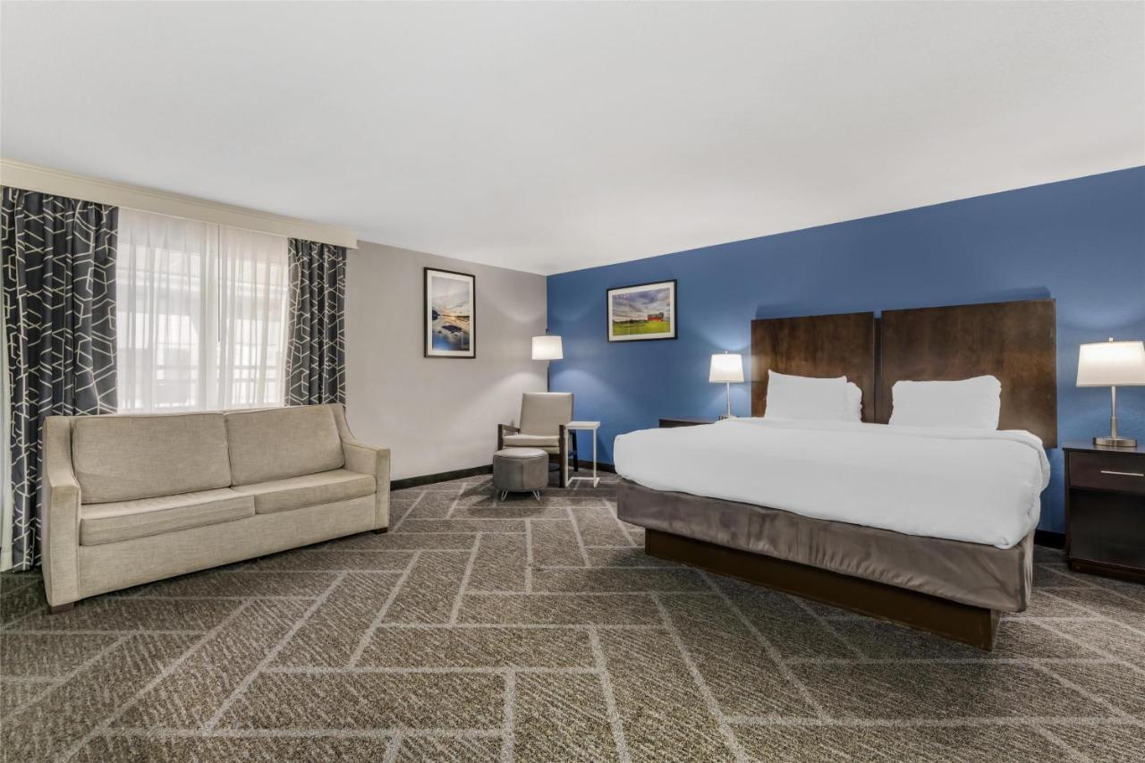 Executive King Room with Pool View at Best Western Rochester Hotel Mayo Clinic Area/St. Mary's