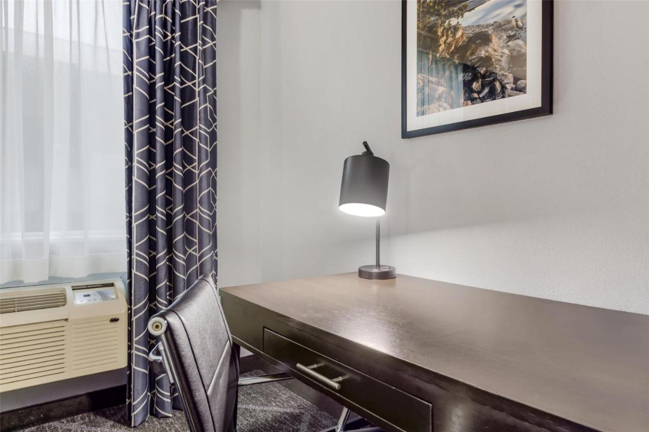 Queen Room with Two Queen Beds and Mobility Accessible Roll-In Shower at Best Western Rochester Hotel Mayo Clinic Area/St. Mary's