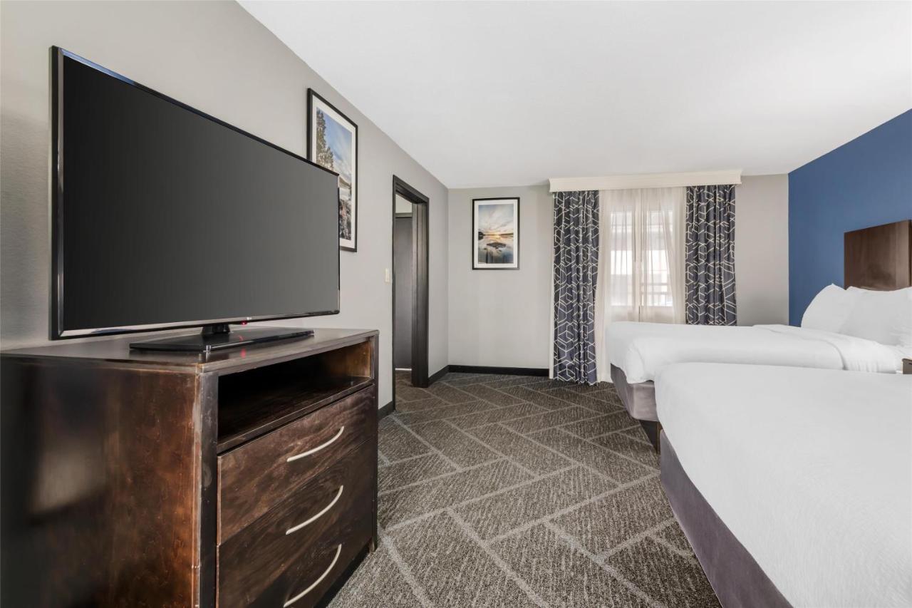 Executive Queen Room with Sofa Bed - Poolside at Best Western Rochester Hotel Mayo Clinic Area/St. Mary's