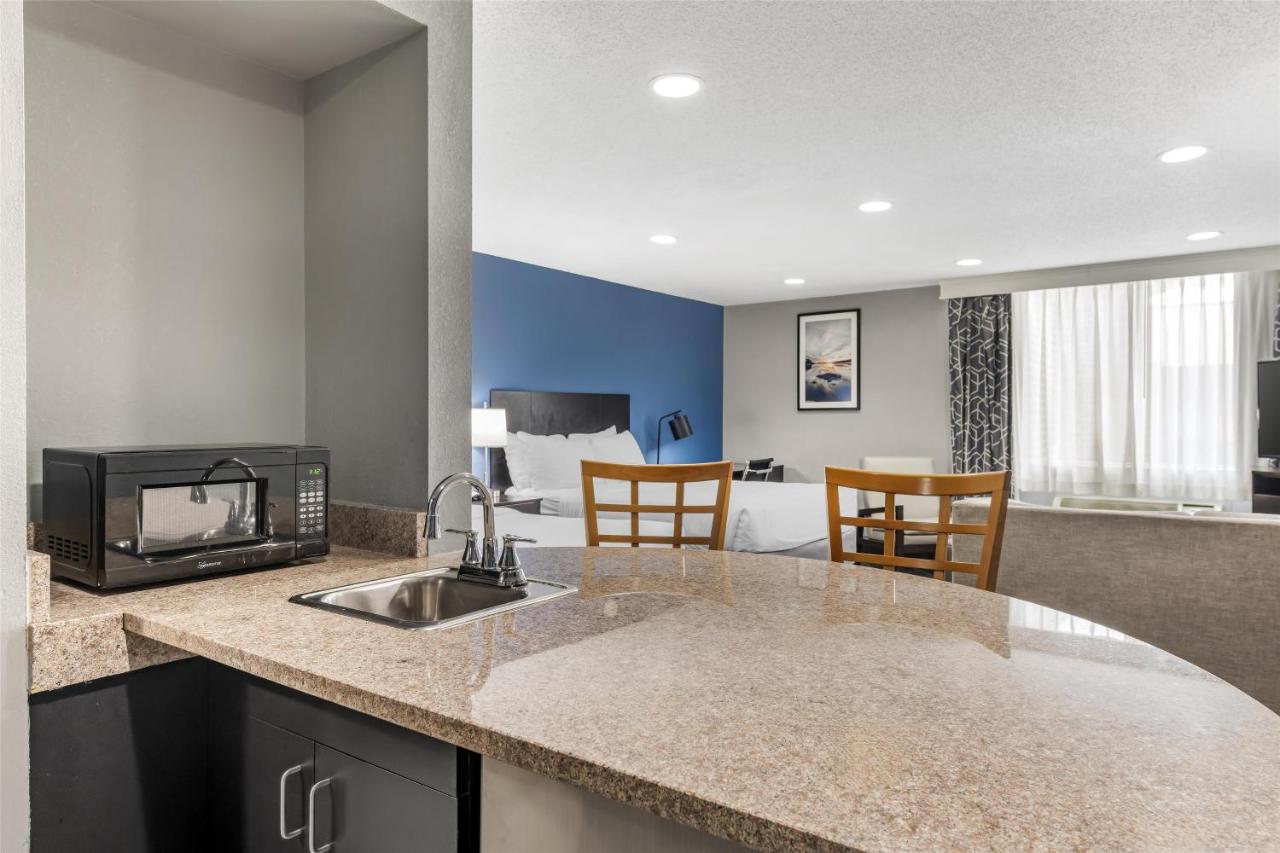 Executive Queen Room at Best Western Rochester Hotel Mayo Clinic Area/St. Mary's