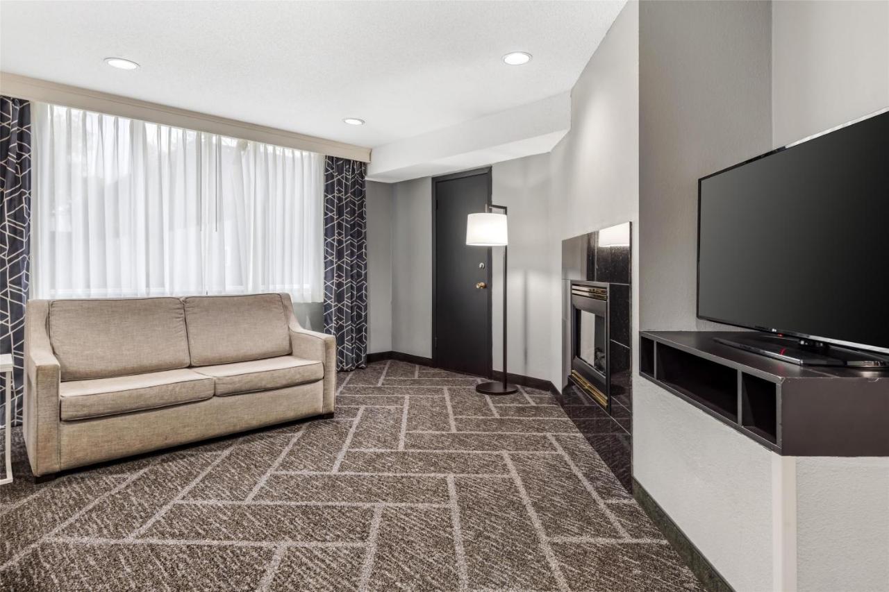 Executive King Room with Fireplace at Best Western Rochester Hotel Mayo Clinic Area/St. Mary's