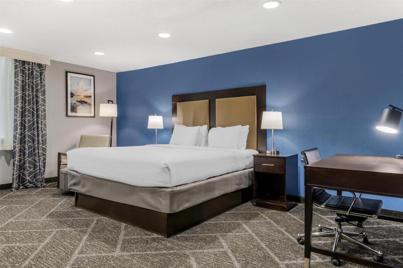 Executive King Room at Best Western Rochester Hotel Mayo Clinic Area/St. Mary's
