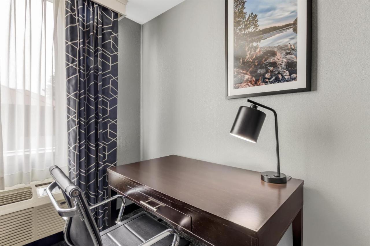 King Room with Single Sofa Bed at Best Western Rochester Hotel Mayo Clinic Area/St. Mary's