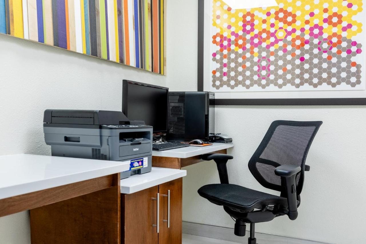 | Holiday Inn Express Hotel & Suites Memphis/Germantown, an IHG Hotel