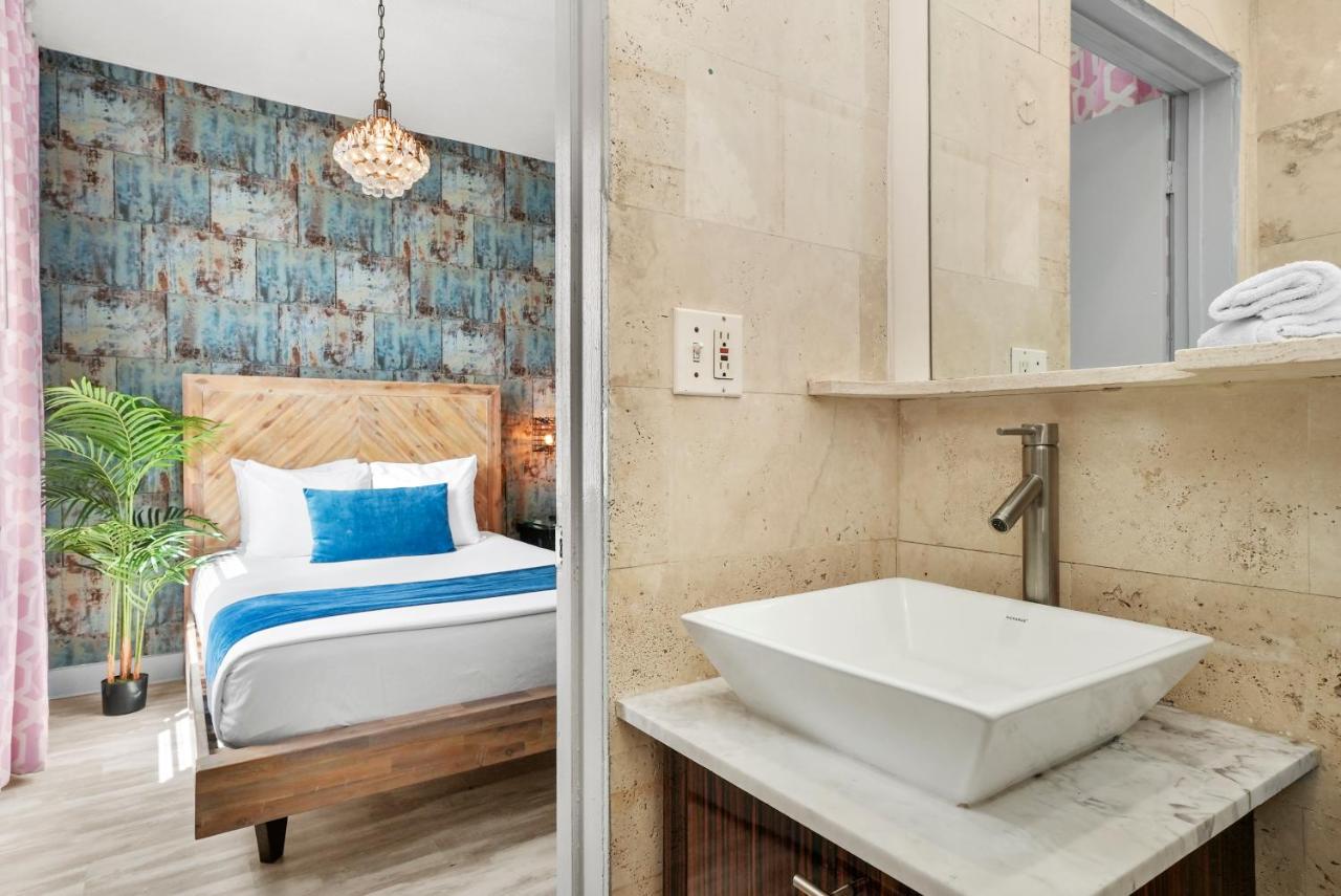  | Whitelaw Hotel