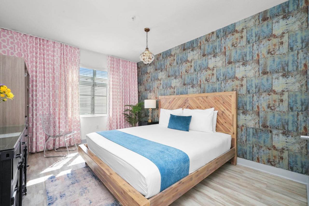| Whitelaw Hotel