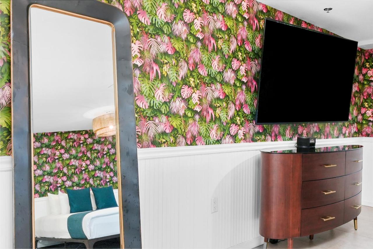 | Whitelaw Hotel