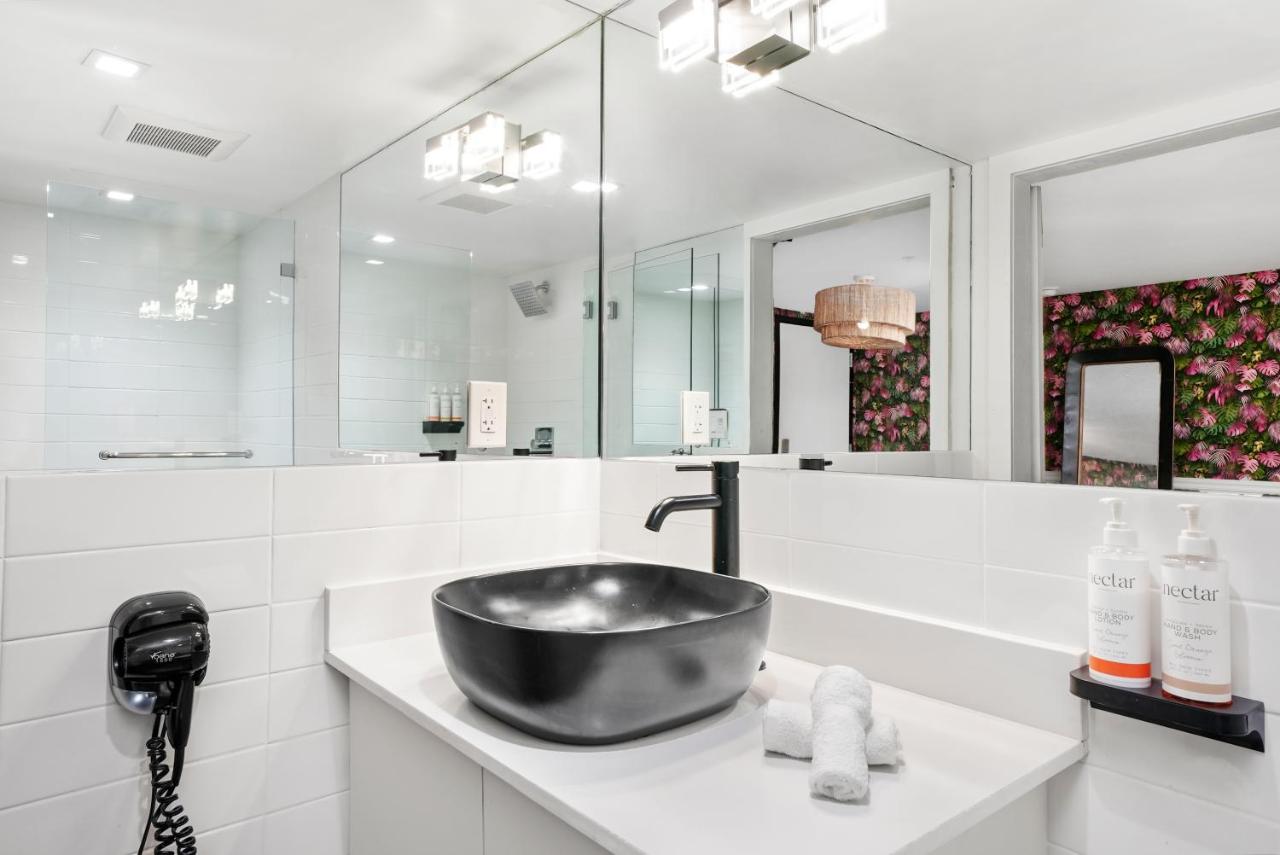 | Whitelaw Hotel