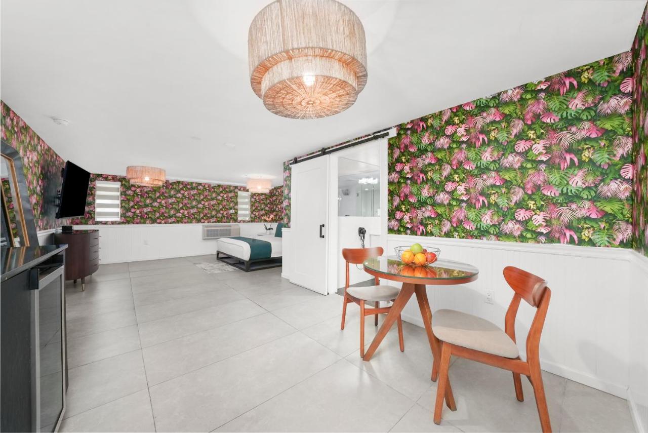 | Whitelaw Hotel