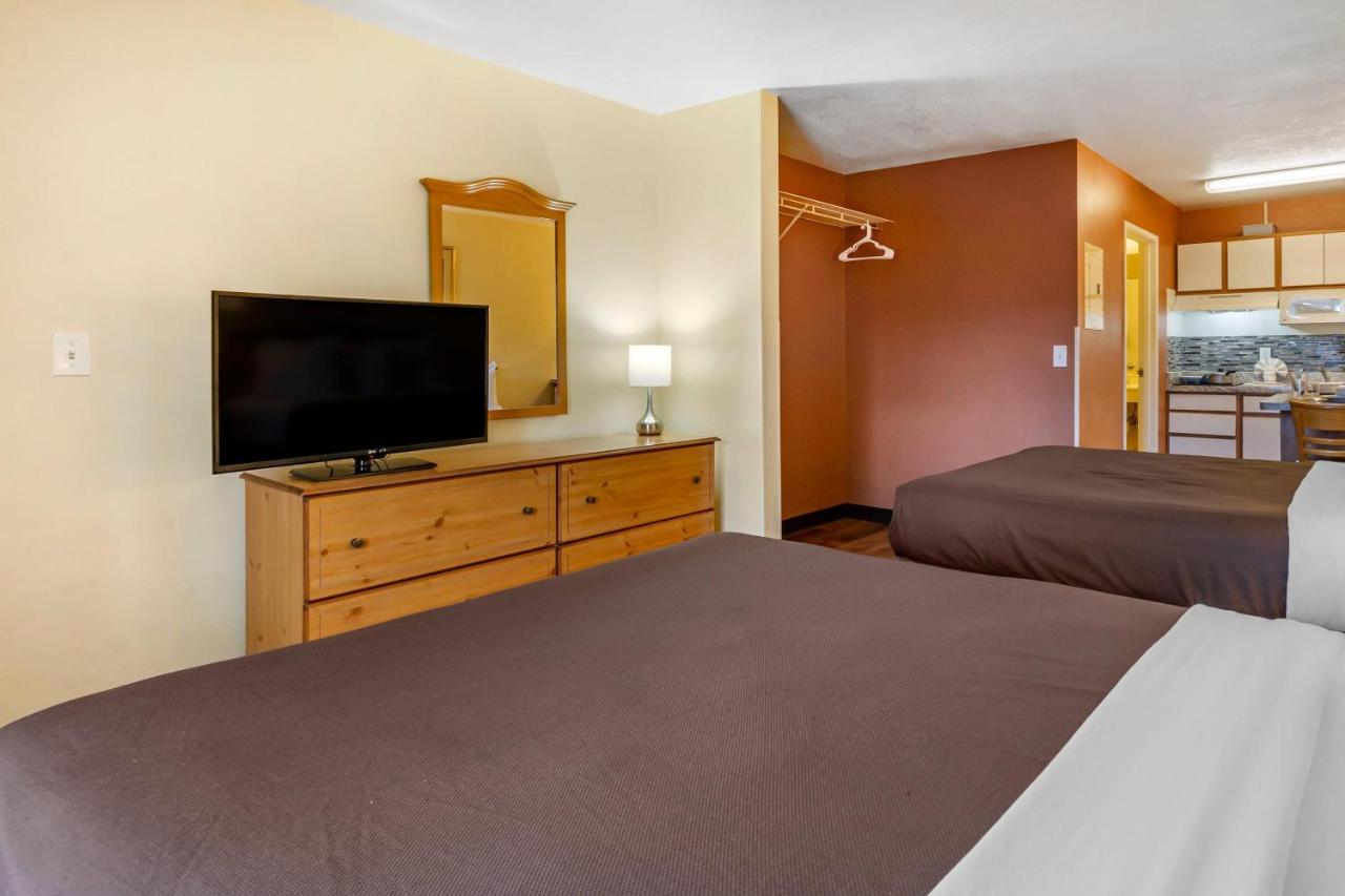 Queen Studio with Two Queen Beds - Non-Smoking at Suburban Studios Albuquerque Uptown